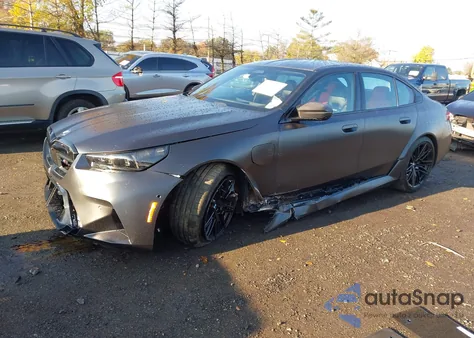 2025 BMW M5 из США, поврежденный, VIN WBS83FK02SCU36580